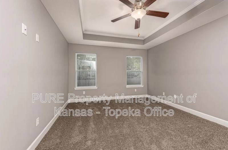 House for rent at 4766 Lakecrest Dr, Shawnee, KS 66218
