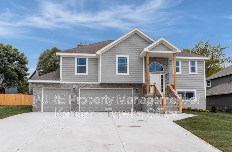 House for rent at 4766 Lakecrest Dr, Shawnee, KS 66218