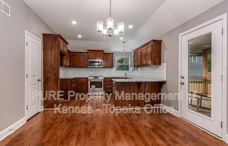 House for rent at 4766 Lakecrest Dr, Shawnee, KS 66218