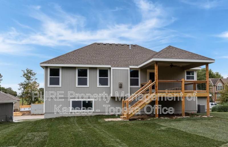 House for rent at 4766 Lakecrest Dr, Shawnee, KS 66218