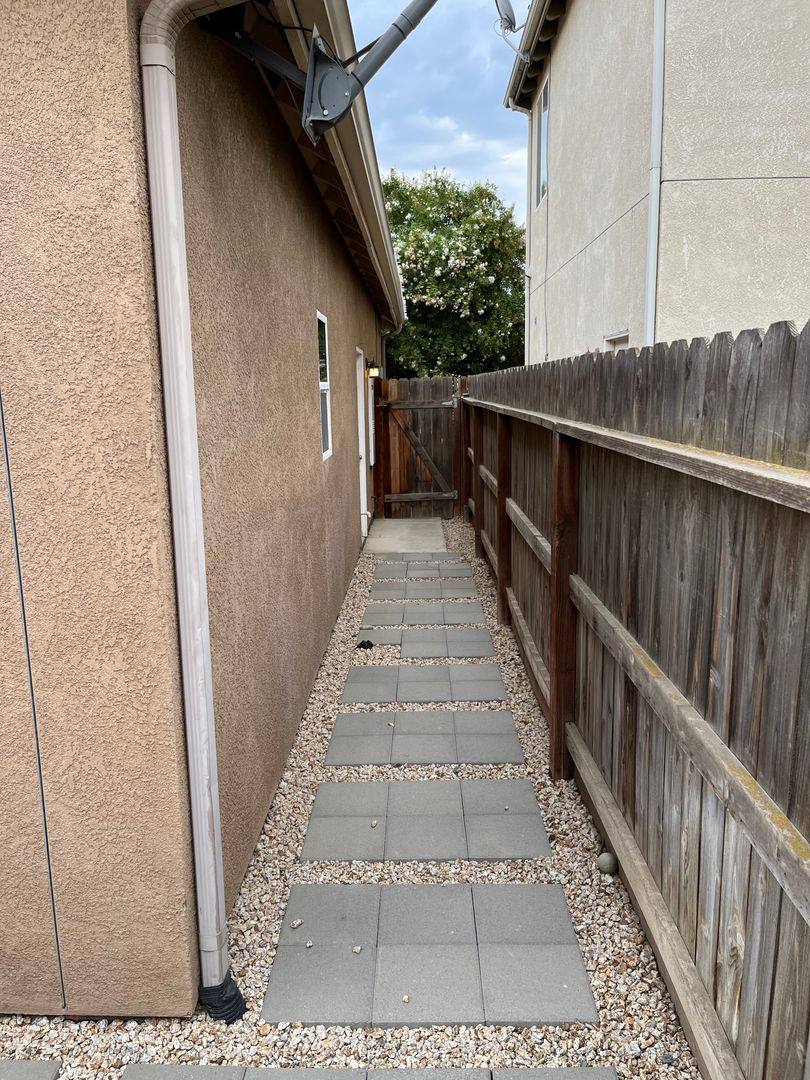 House for rent at 3211 N Memory St, Visalia, CA 93291