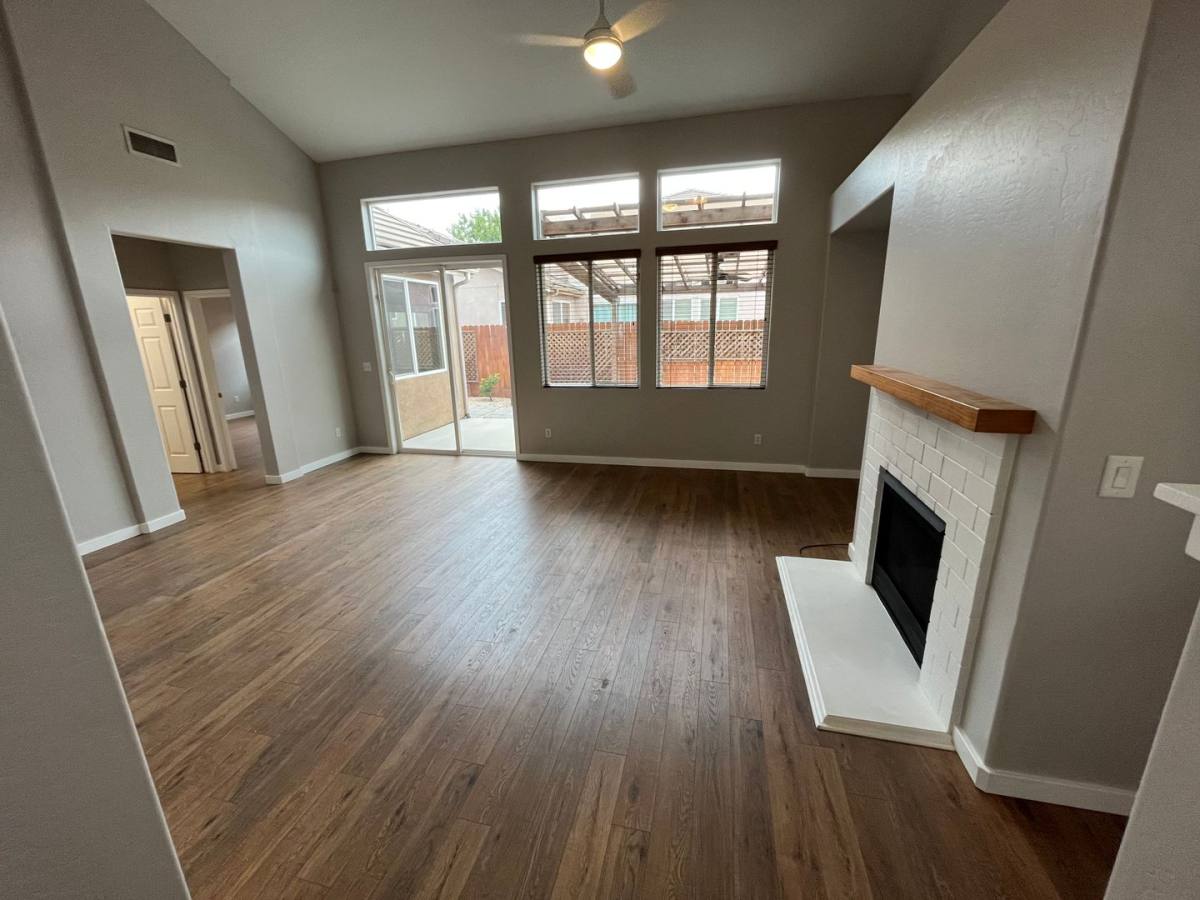 House for rent at 3211 N Memory St, Visalia, CA 93291