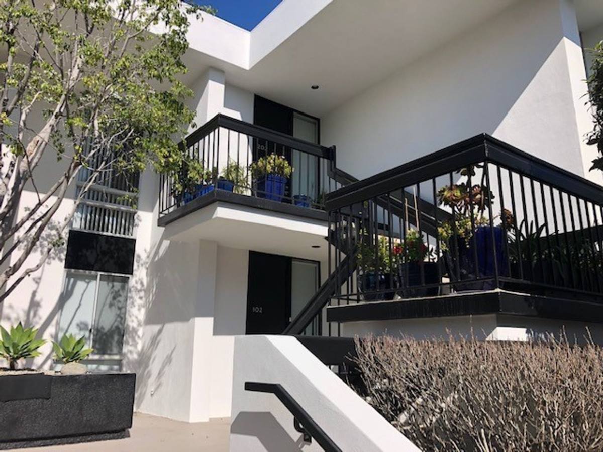 Apartment for rent at 1021 S Orange Grove Blvd, Pasadena, CA 91105