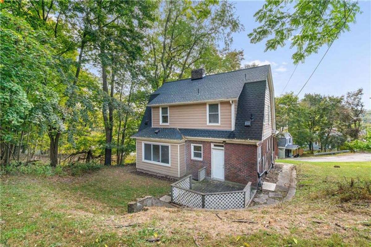 House for rent at 8527 Westwood Rd, Pittsburgh, PA 15235