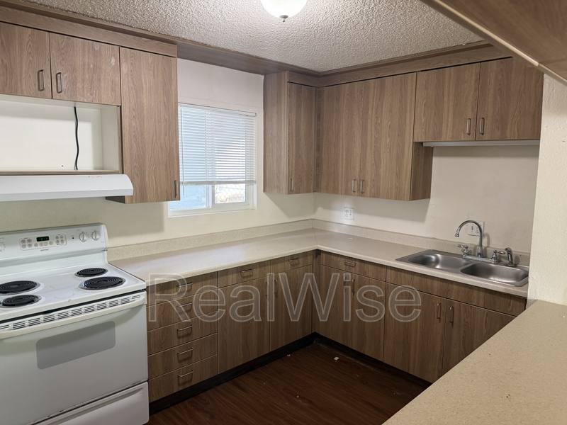 Apartment for rent at 716 SE 9th St, Grants Pass, OR 97526