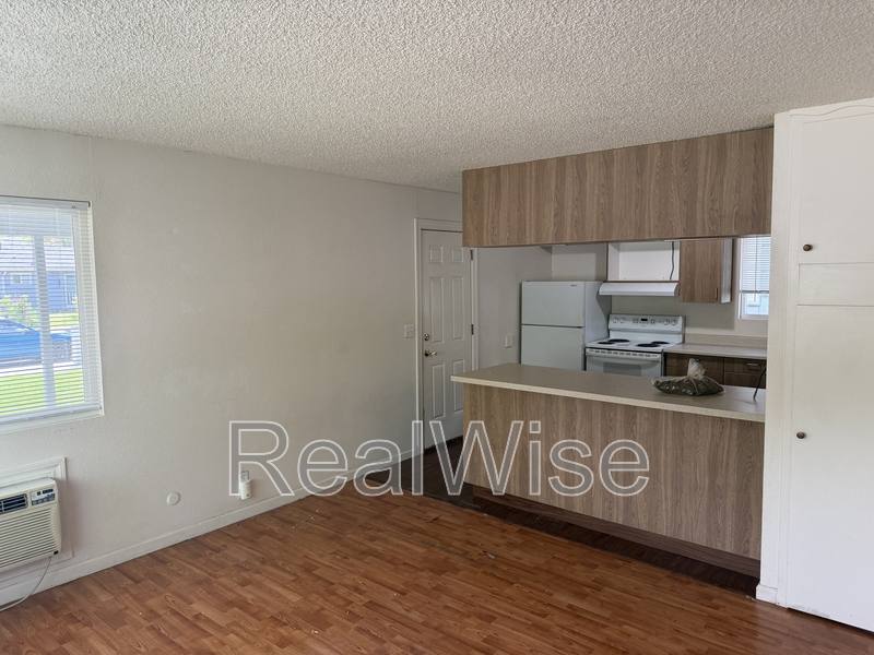 Apartment for rent at 716 SE 9th St, Grants Pass, OR 97526