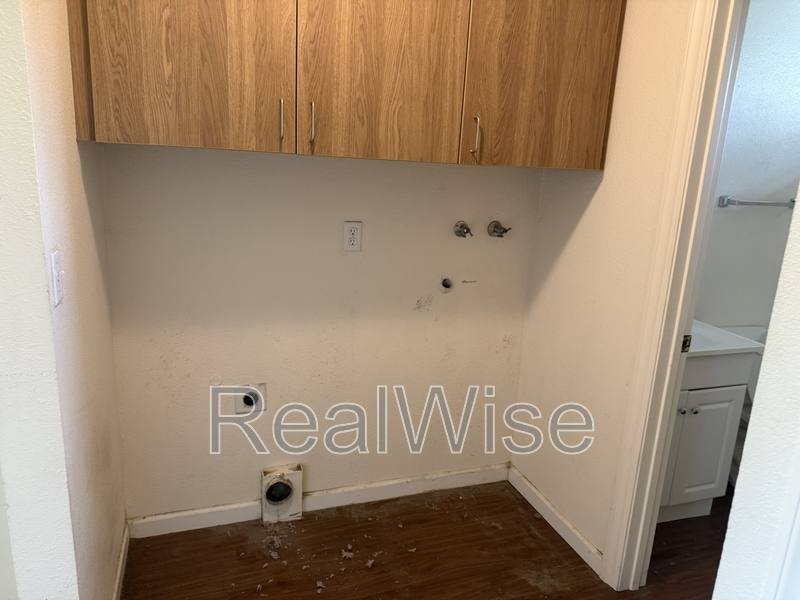 Apartment for rent at 716 SE 9th St, Grants Pass, OR 97526