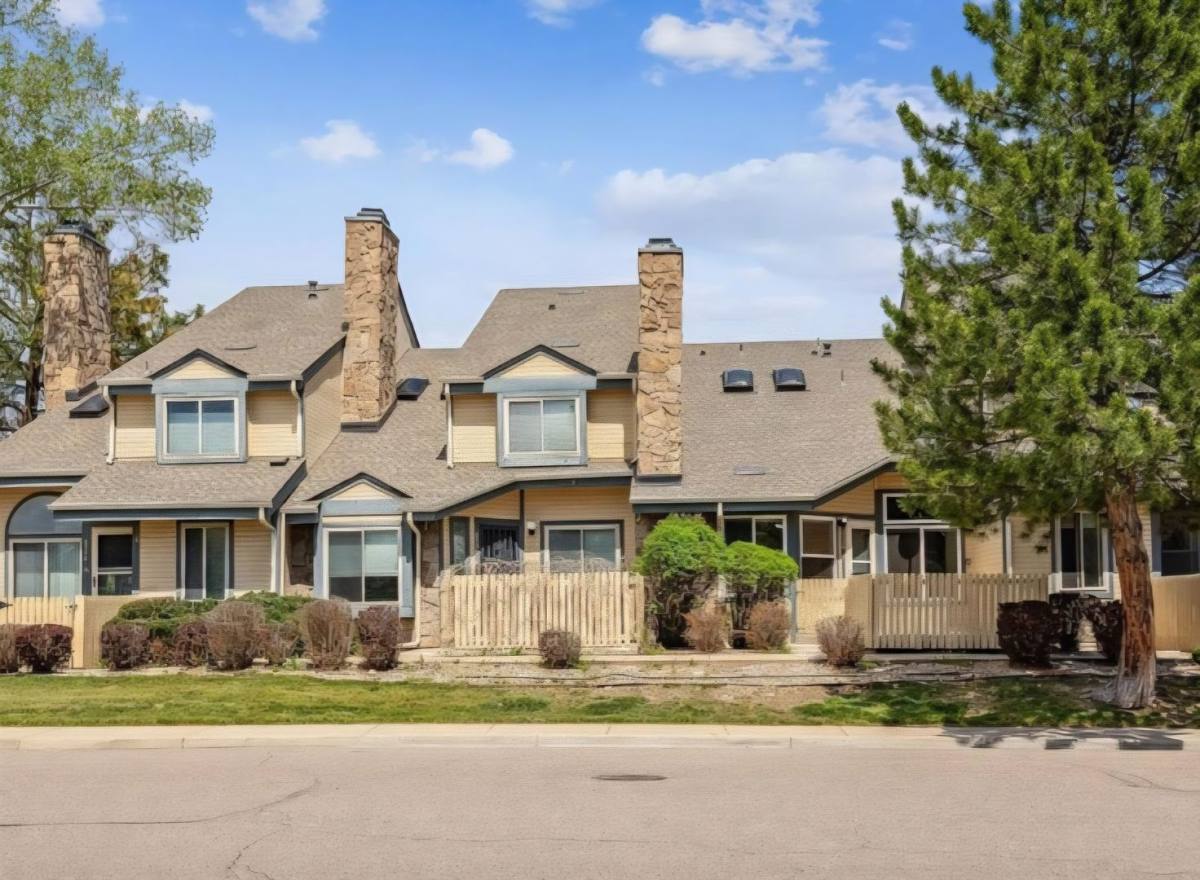 Townhouse for rent at 8746 Allison Dr, Arvada, CO 80005