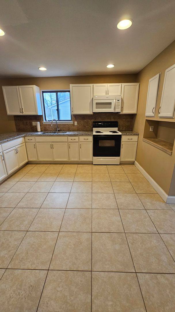 House for rent at 3202 Giddings Blvd, Highland, MI 48356