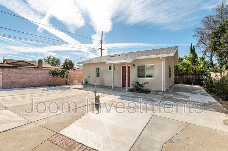 Apartment for rent at 9546 W Live Oak Ave #B, Temple City, CA 91780