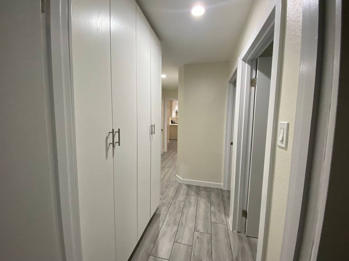 Apartment for rent at 5665 Reseda Blvd, Tarzana, CA 91356