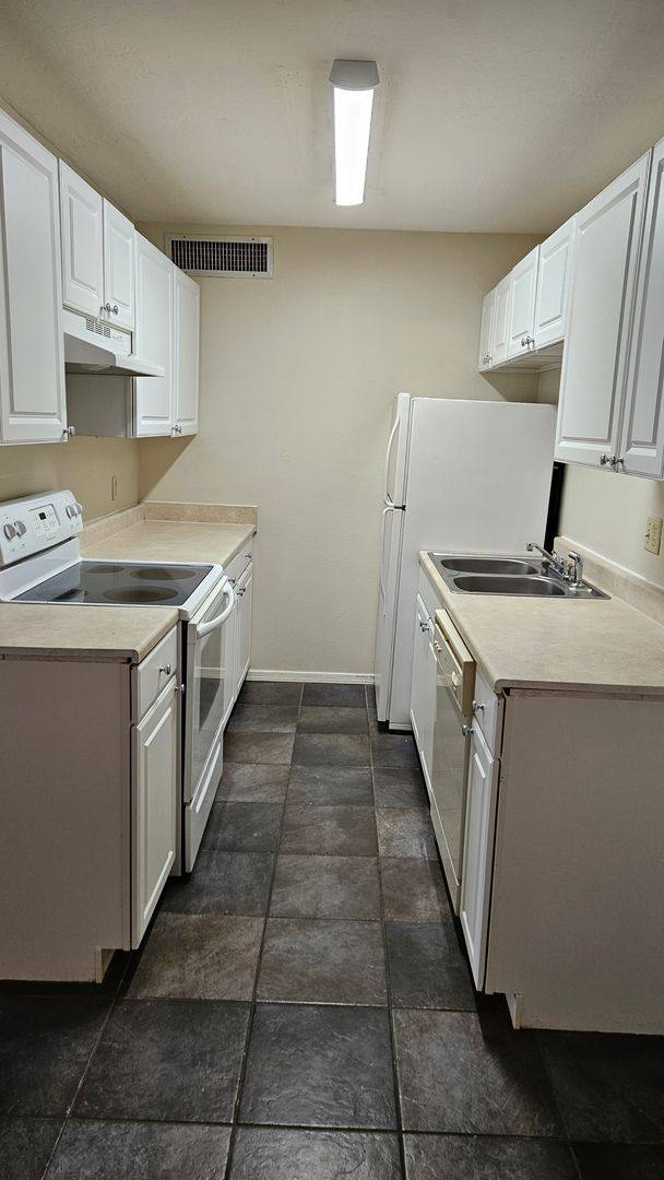Apartment for rent at 5803 N Camino Esplendora, Tucson, AZ 85718