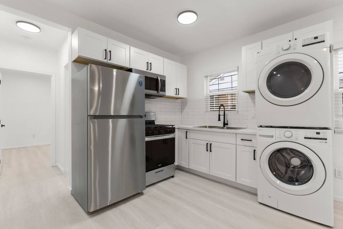 Apartment for rent at 3215 W 18th St, Los Angeles, CA 90019