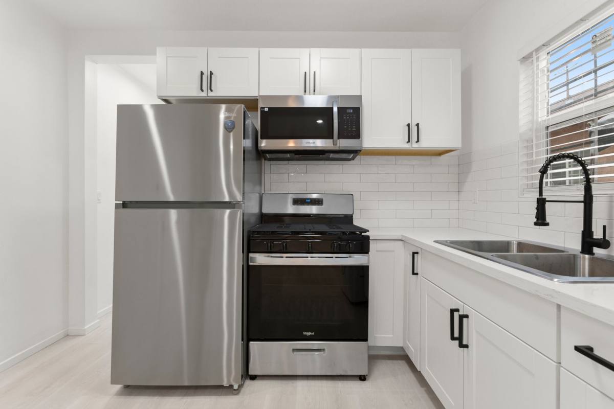 Apartment for rent at 3215 W 18th St, Los Angeles, CA 90019