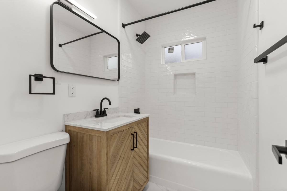 Apartment for rent at 3215 W 18th St, Los Angeles, CA 90019