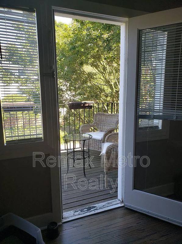 Apartment for rent at 533 11th Ave E #2, Seattle, WA 98102