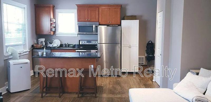 Apartment for rent at 533 11th Ave E #2, Seattle, WA 98102