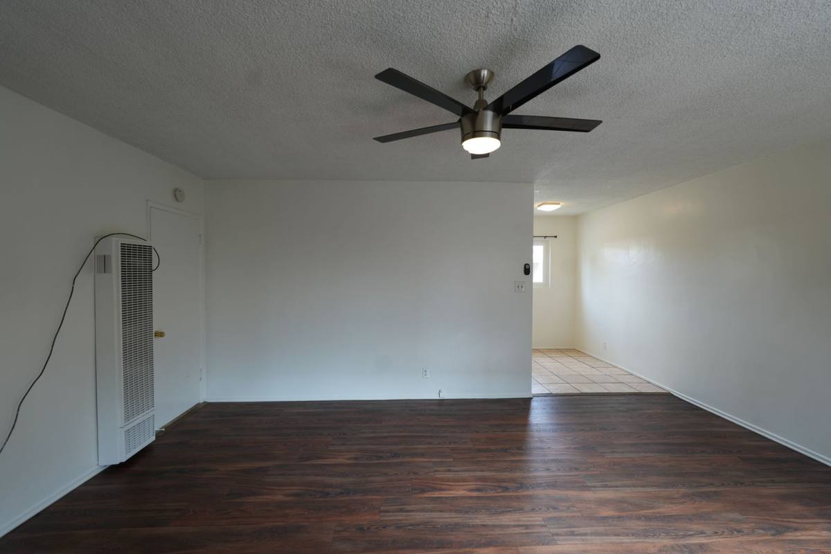 Apartment for rent at 11915 Manor Dr, Hawthorne, CA 90250