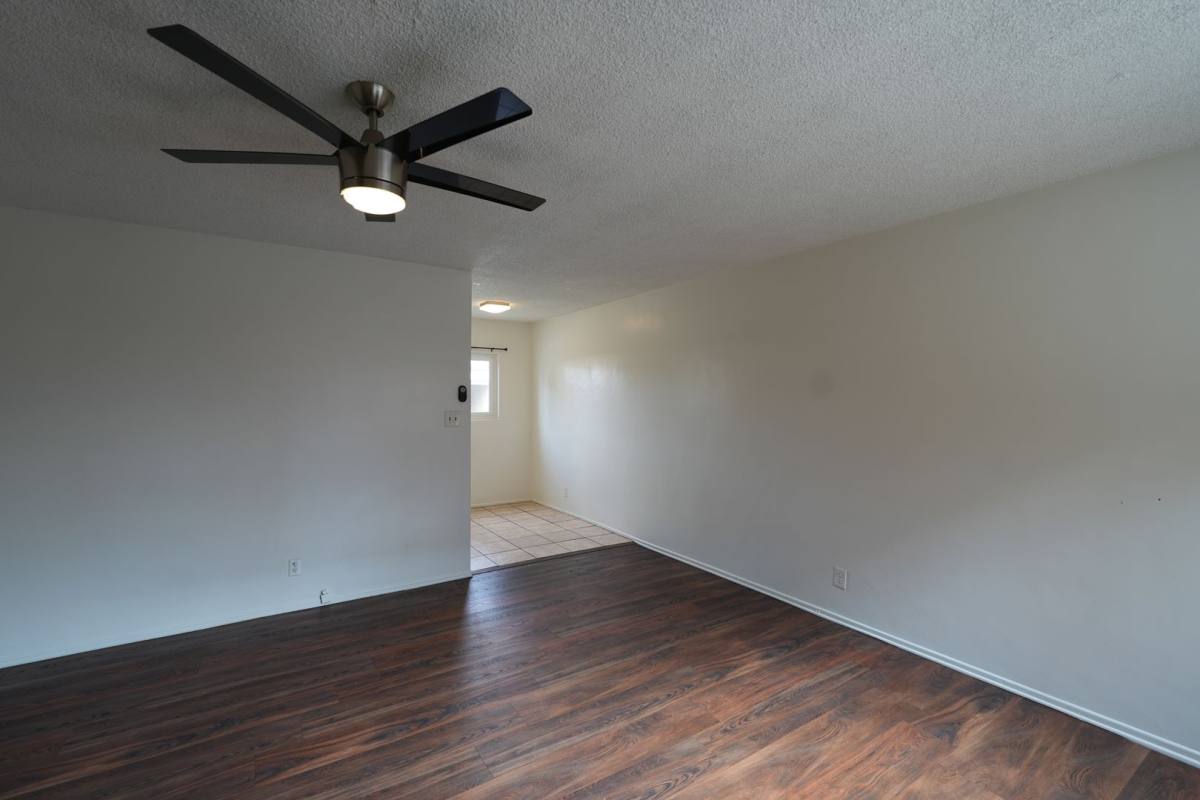 Apartment for rent at 11915 Manor Dr, Hawthorne, CA 90250