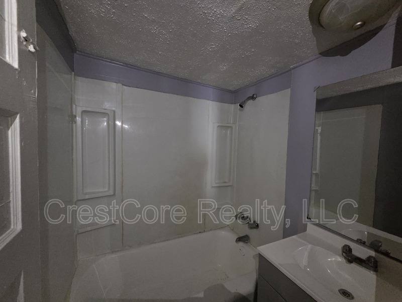 Apartment for rent at 1320 Faxon Ave #2, Memphis, TN 38104