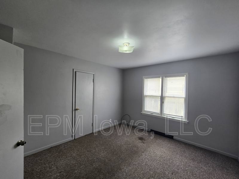 Apartment for rent at 216 Courtland St #1, Waterloo, IA 50703