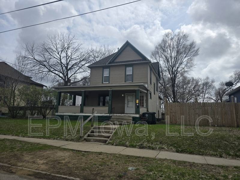 Apartment for rent at 216 Courtland St #1, Waterloo, IA 50703