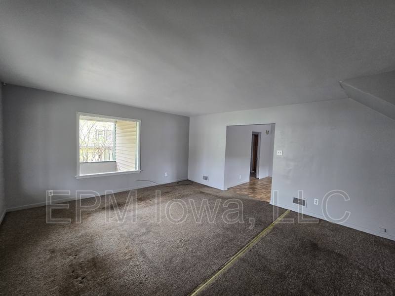 Apartment for rent at 216 Courtland St #1, Waterloo, IA 50703