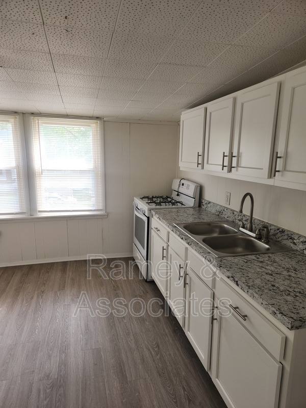 Apartment for rent at 1122 Larchmont Ave #B, Louisville, KY 40215