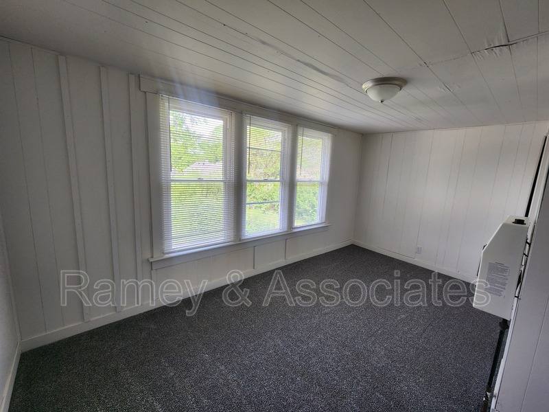 Apartment for rent at 1122 Larchmont Ave #B, Louisville, KY 40215
