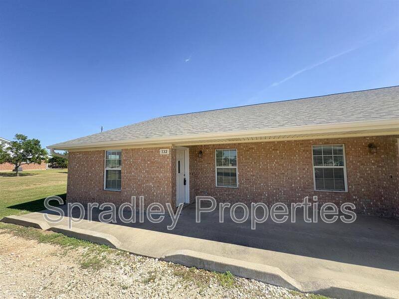 Townhouse for rent at 142 Lacey Lou Lane, Salado, TX 76571