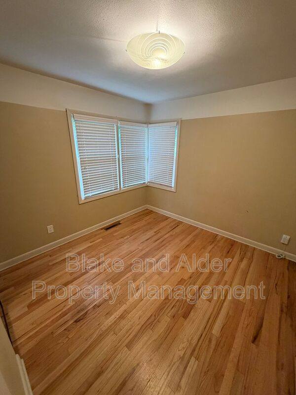 House for rent at 5226 SE Clinton St, Portland, OR 97206