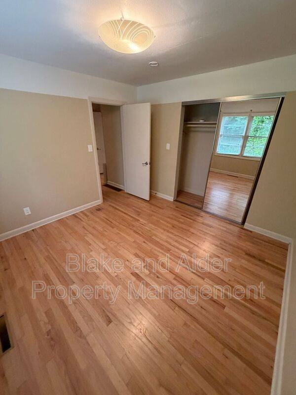 House for rent at 5226 SE Clinton St, Portland, OR 97206
