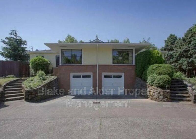 House for rent at 5226 SE Clinton St, Portland, OR 97206