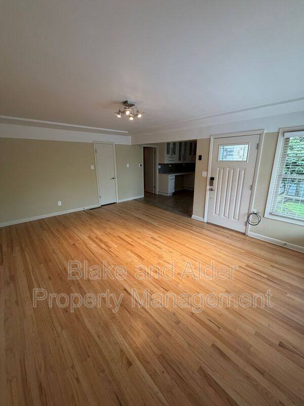 House for rent at 5226 SE Clinton St, Portland, OR 97206