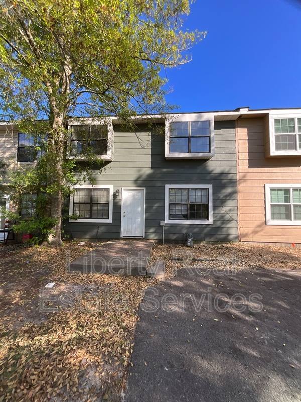 House for rent at 814 Lesa St, Hinesville, GA 31313