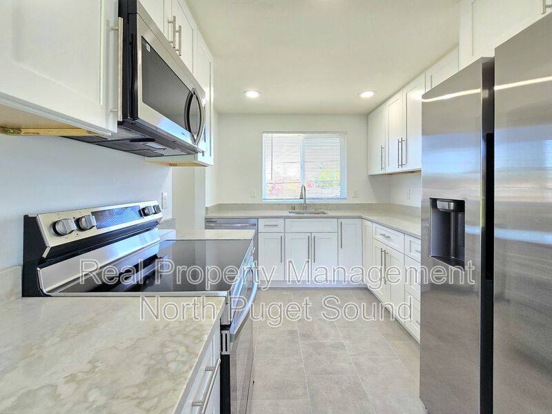 Apartment for rent at 1421 Pine St #B, Everett, WA 98201