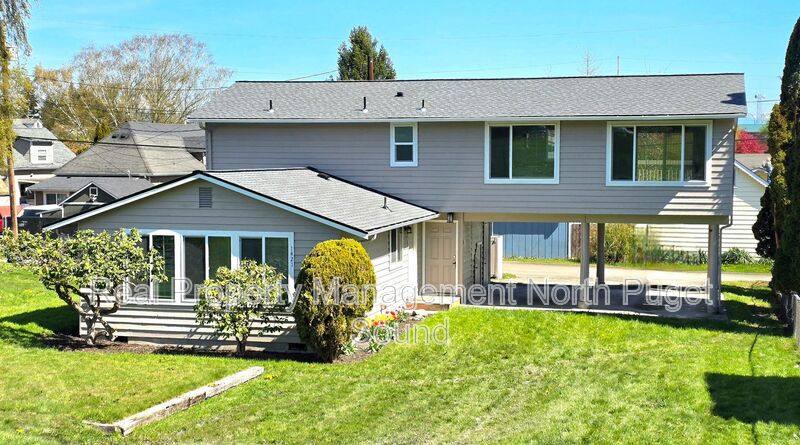Apartment for rent at 1421 Pine St #B, Everett, WA 98201