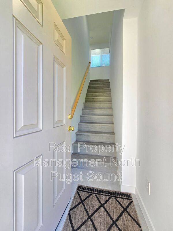 Apartment for rent at 1421 Pine St #B, Everett, WA 98201