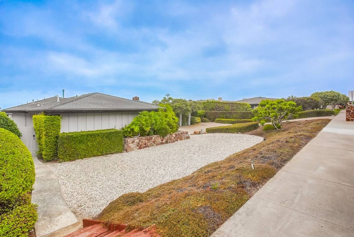House for rent at 8302 Prestwick Dr, La Jolla, CA 92037