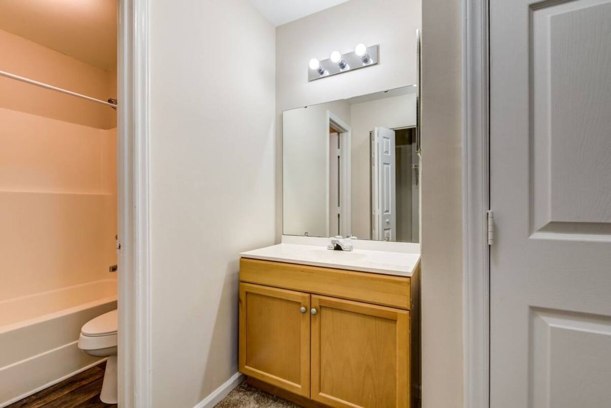 Apartment for rent at 4701 Sharon Oaks, Charlotte, NC 28212