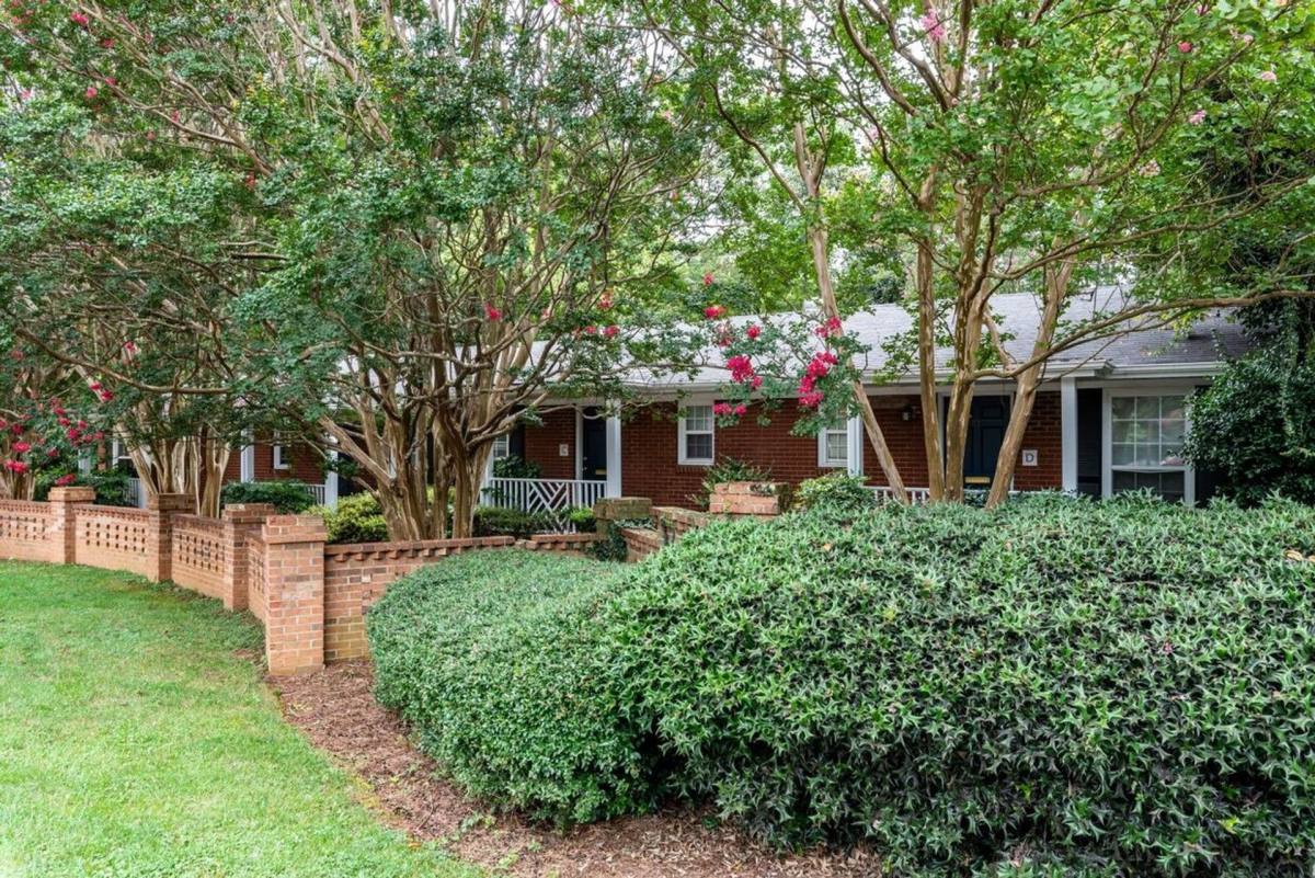 Apartment for rent at 4701 Sharon Oaks, Charlotte, NC 28212