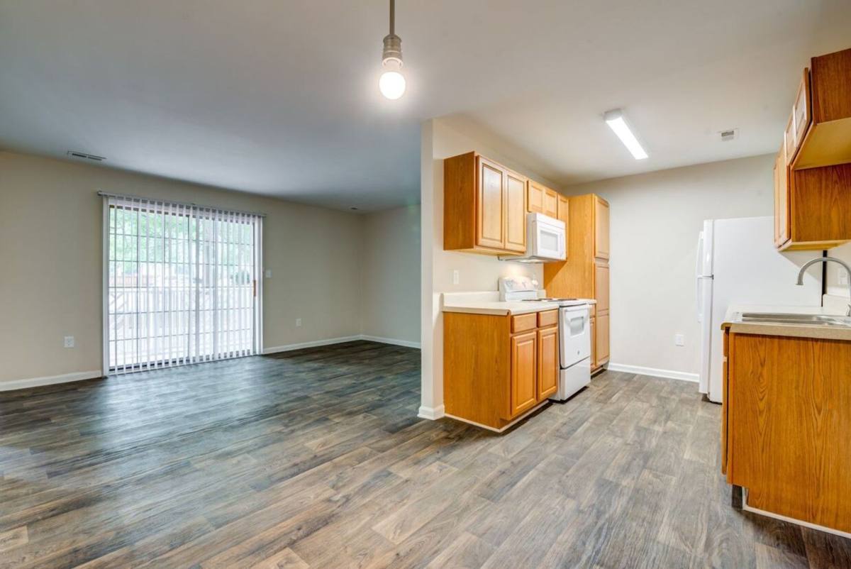 Apartment for rent at 4701 Sharon Oaks, Charlotte, NC 28212