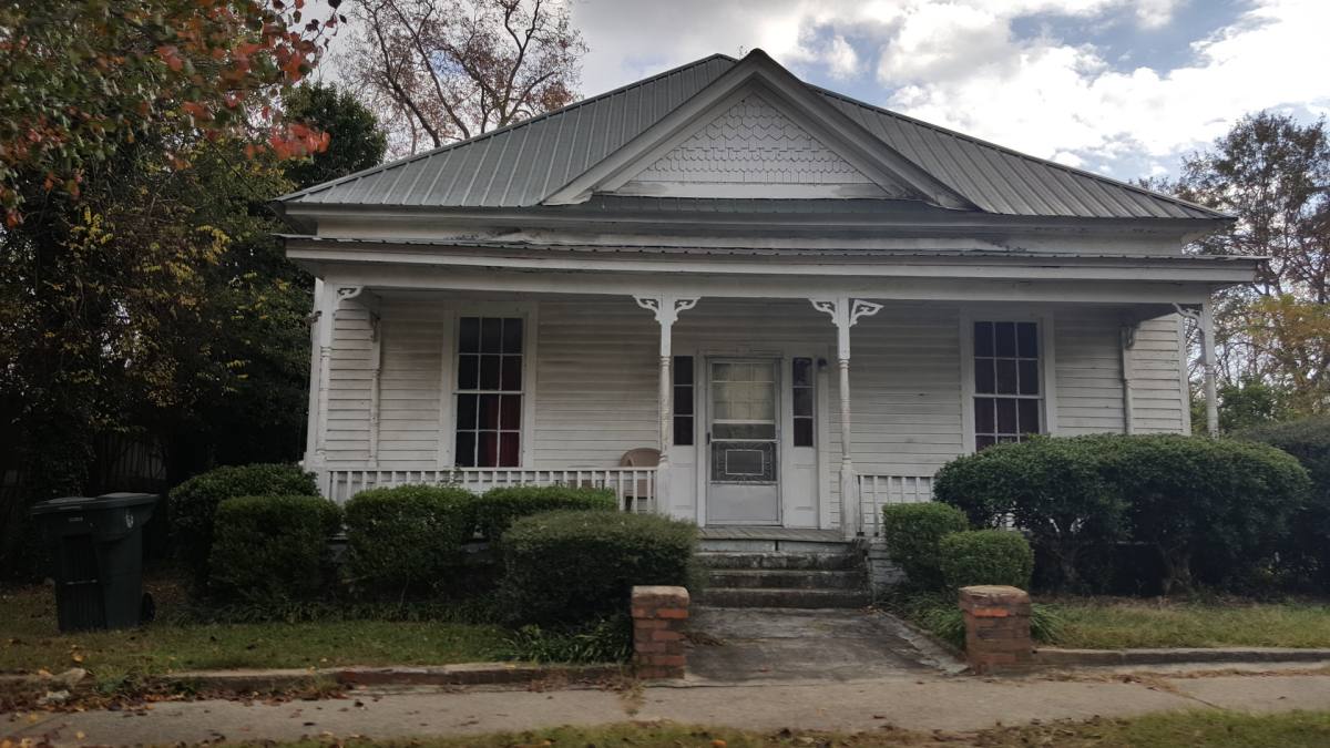 Apartment for rent at 212 E Gaines St, Dublin, GA 31021