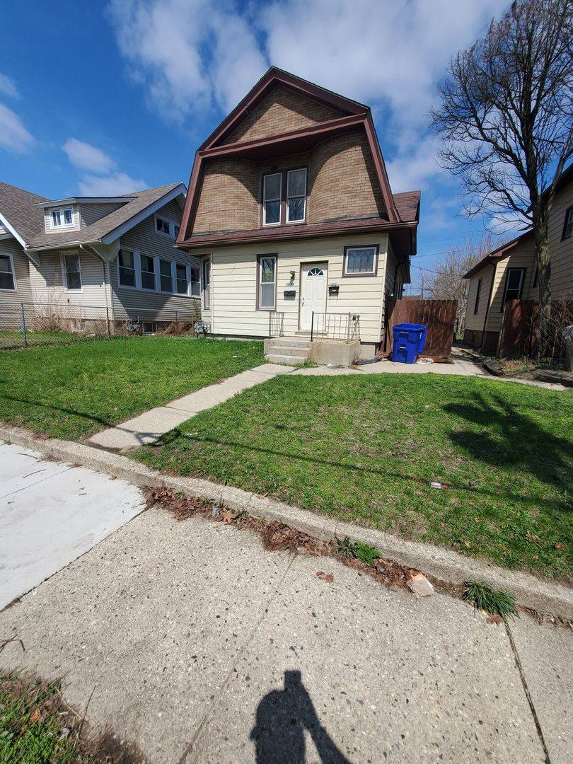 Apartment for rent at 1922-1924 53rd St, Kenosha, WI 53140