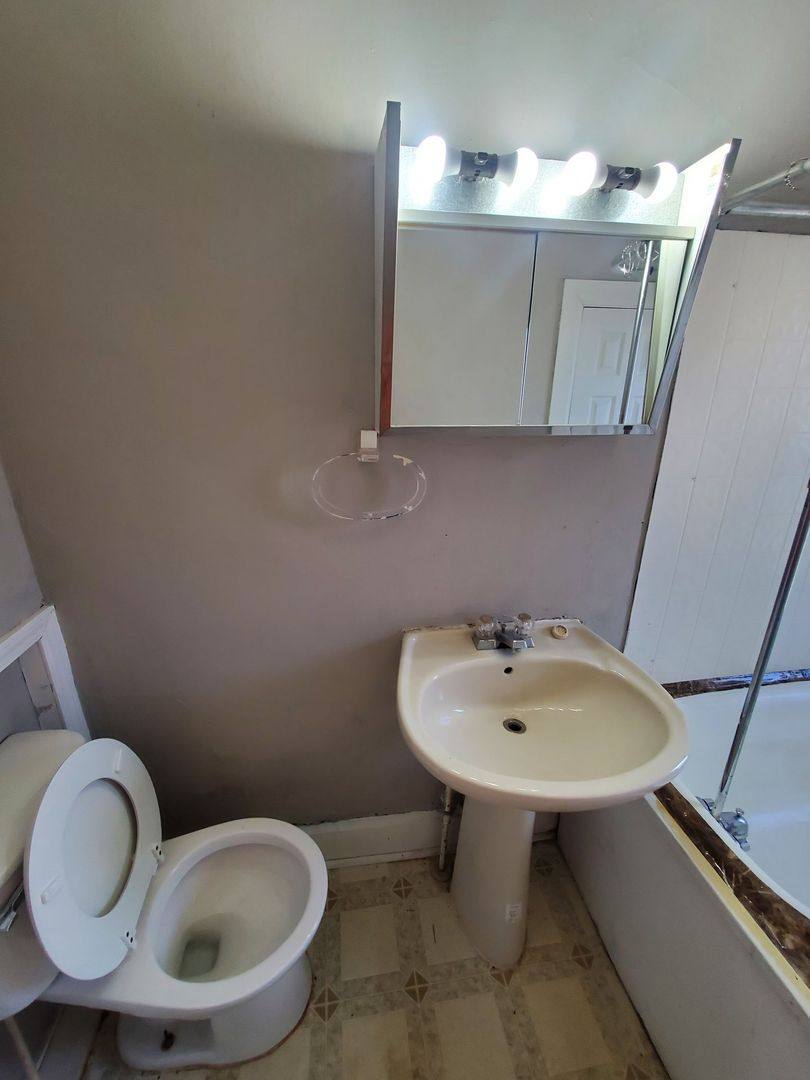 Apartment for rent at 1922-1924 53rd St, Kenosha, WI 53140