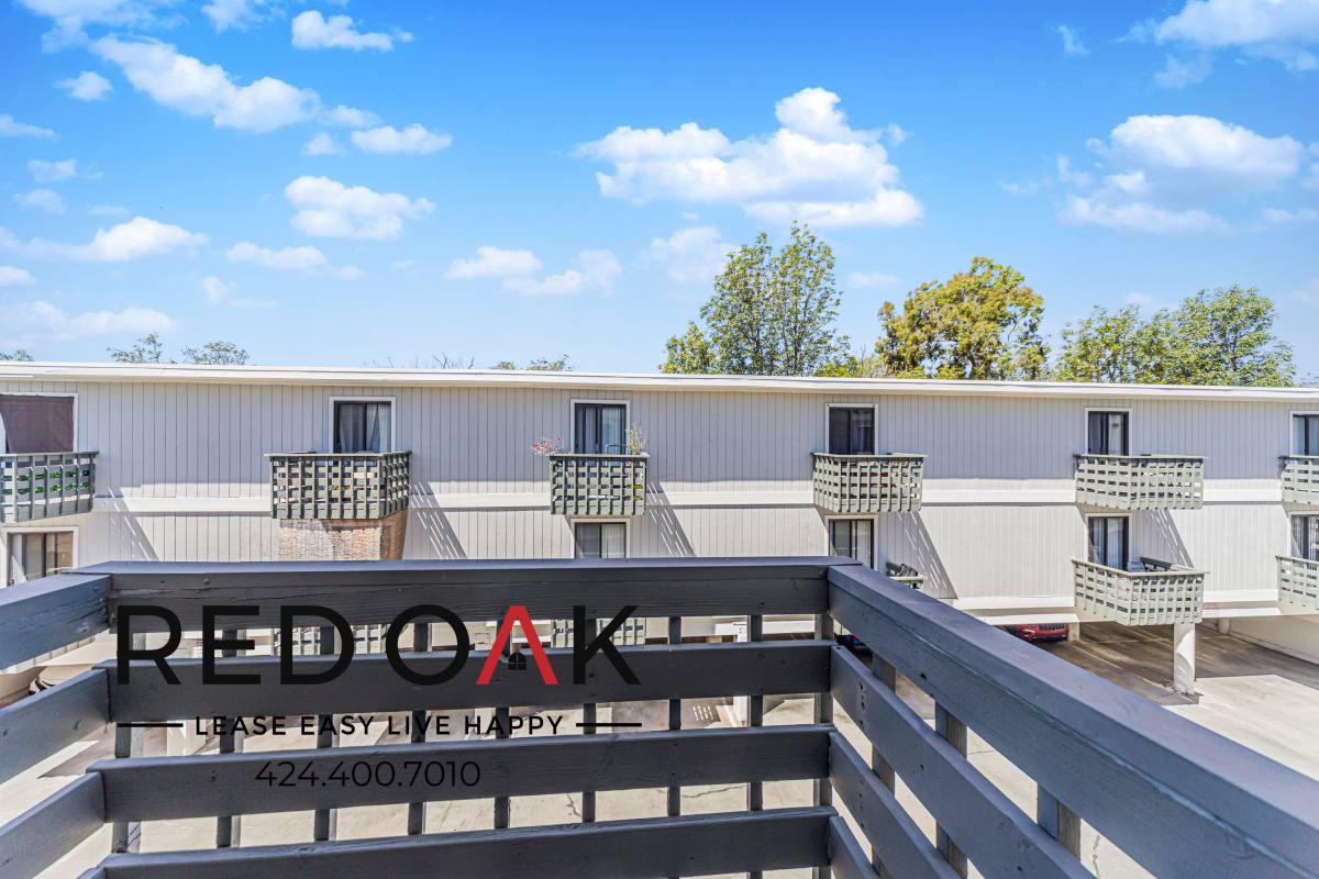 Condo for rent at 17821 Halstead St #17, Northridge, CA 91325