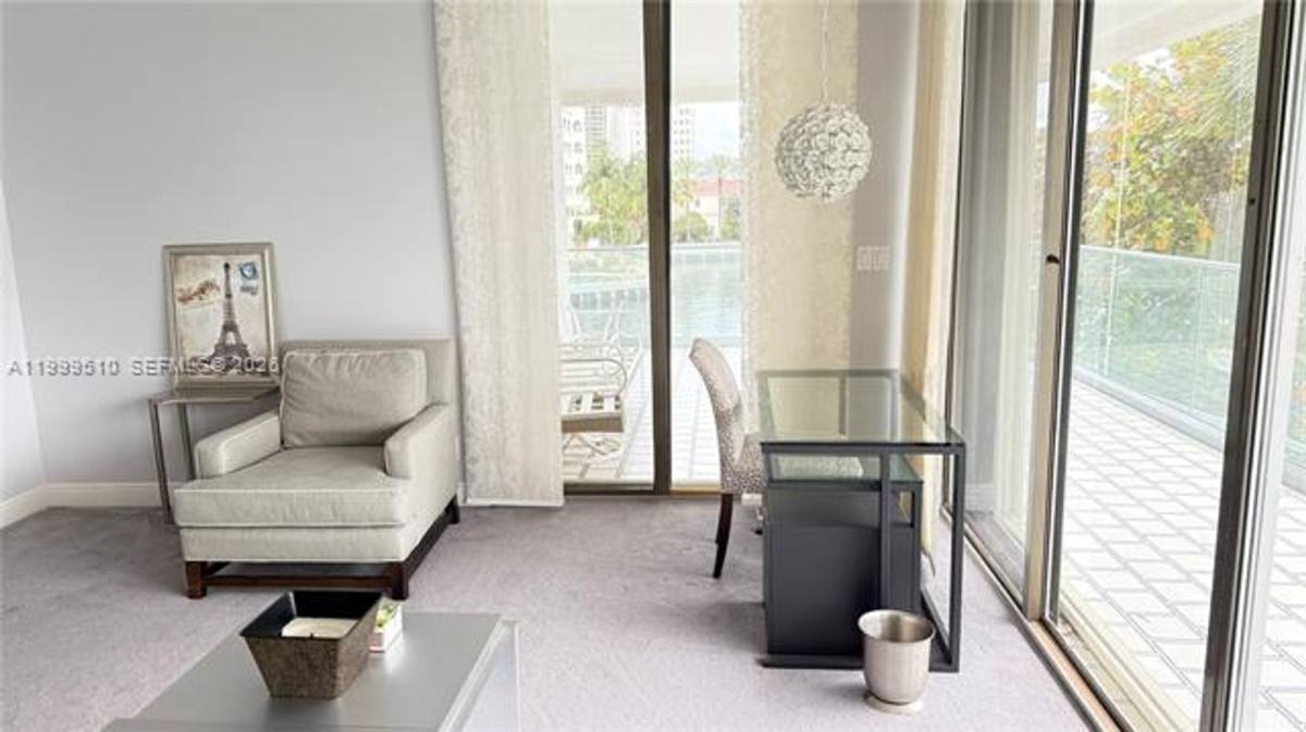 Townhouse for rent at 19707 Turnberry Way Th-6, Miami, FL 33180