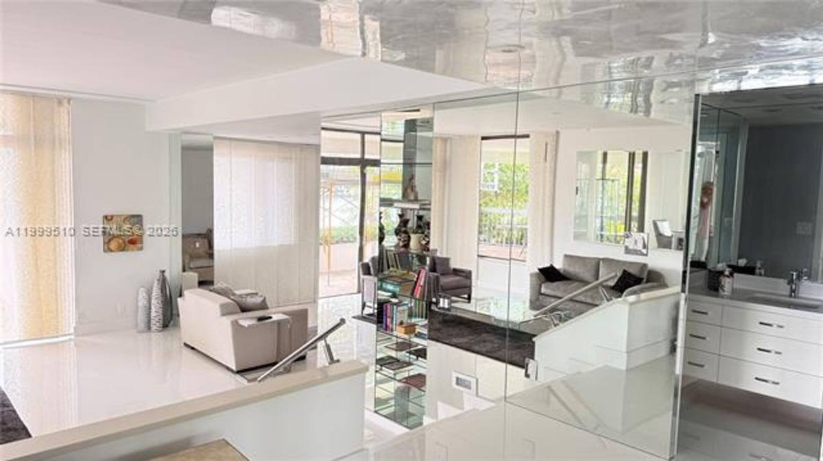 Townhouse for rent at 19707 Turnberry Way Th-6, Miami, FL 33180
