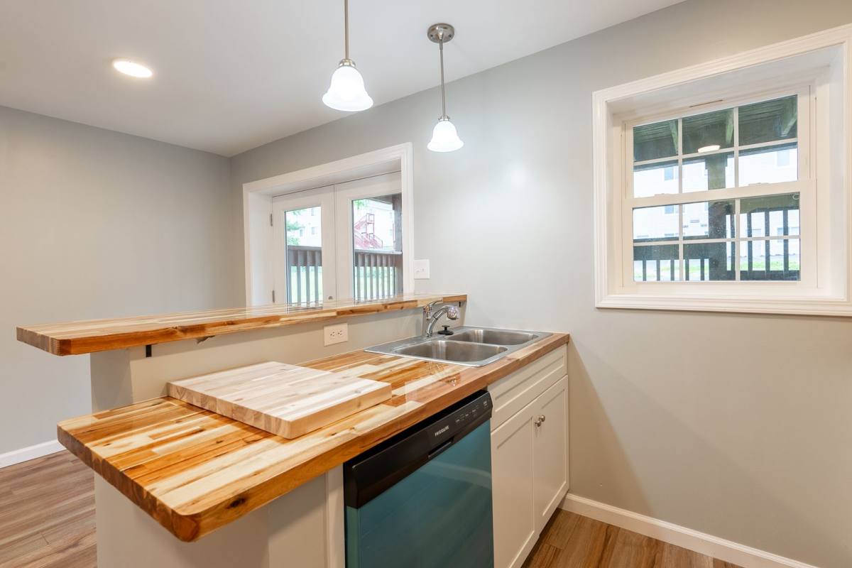 Apartment for rent at 515 Davis St, Radford, VA 24141