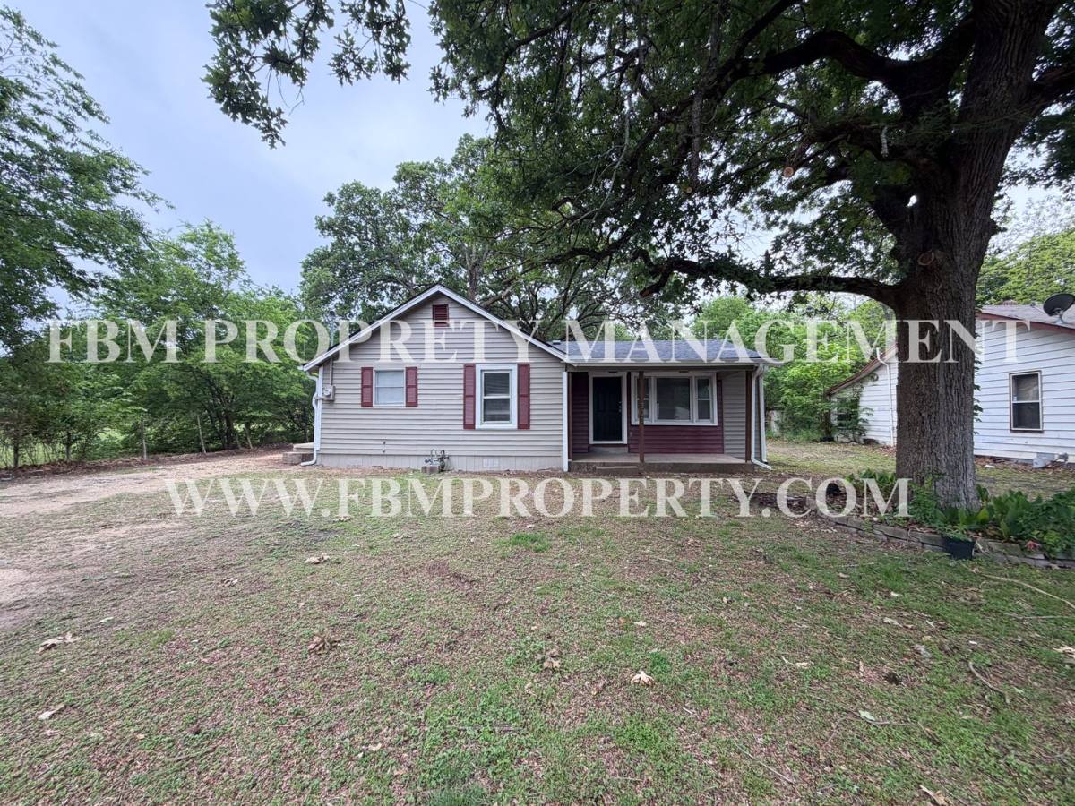 House for rent at 303 E Thompson St, Corsicana, TX 75110
